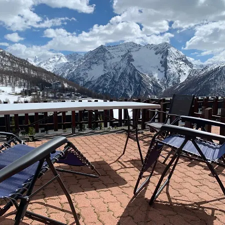Monolocale Con Terrazzo E Vista Spettacolare Sui Monti Sestriere