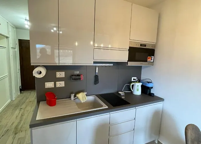 Bilocale Con Terrazzo E Vista Spettacolare Sui Monti Apartamento